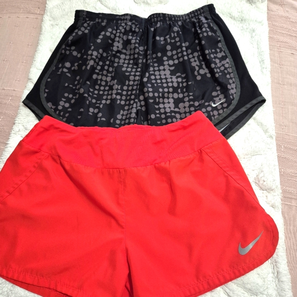 NIKE BUNDLE...Women's Black Patterned and Orange Athletic Shorts..SIZE:M